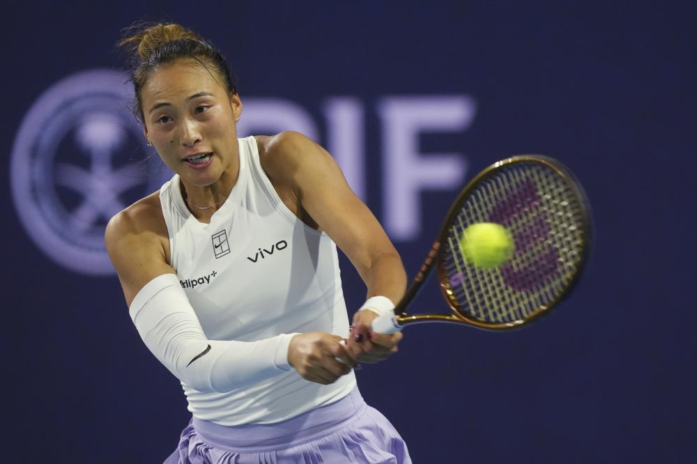 身体素质炸裂！米西一步突破过掉穆迪 直接腾空单臂反扣！.